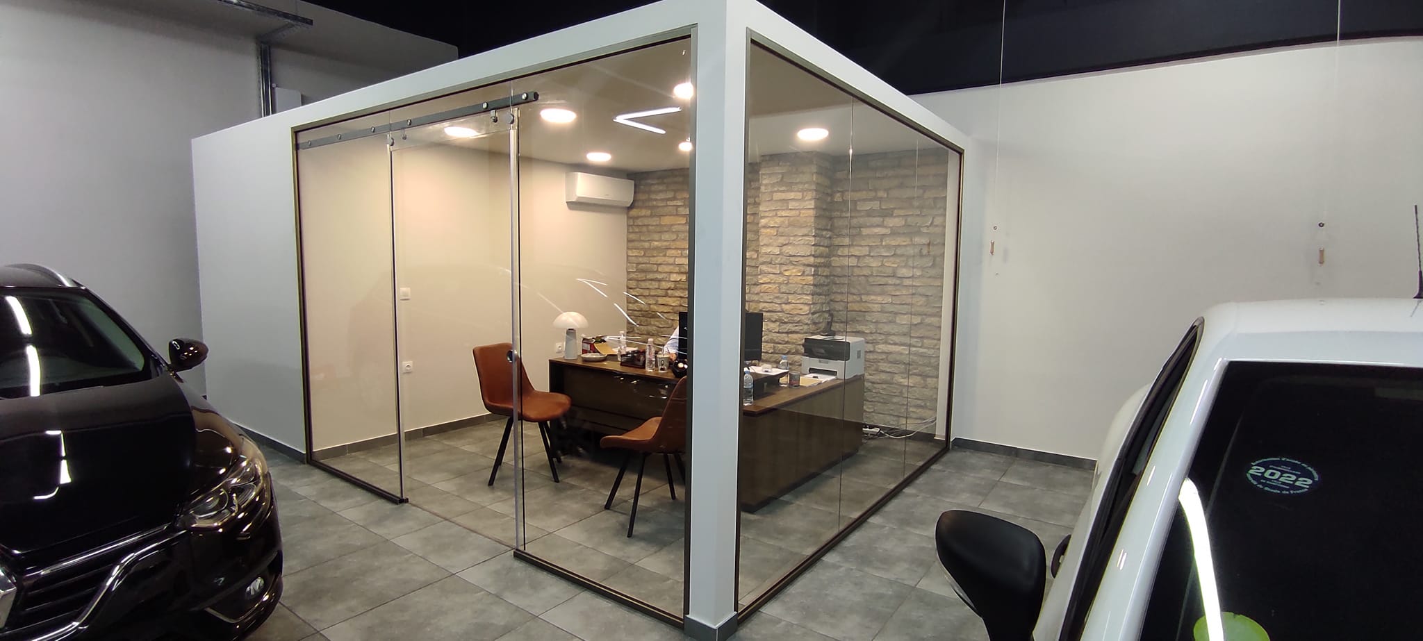 Garage clear glass office room