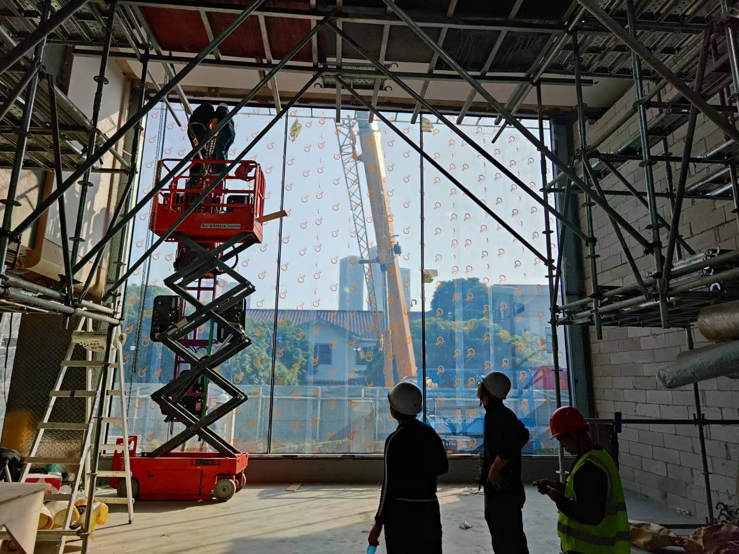 Oversized curtain wall glass