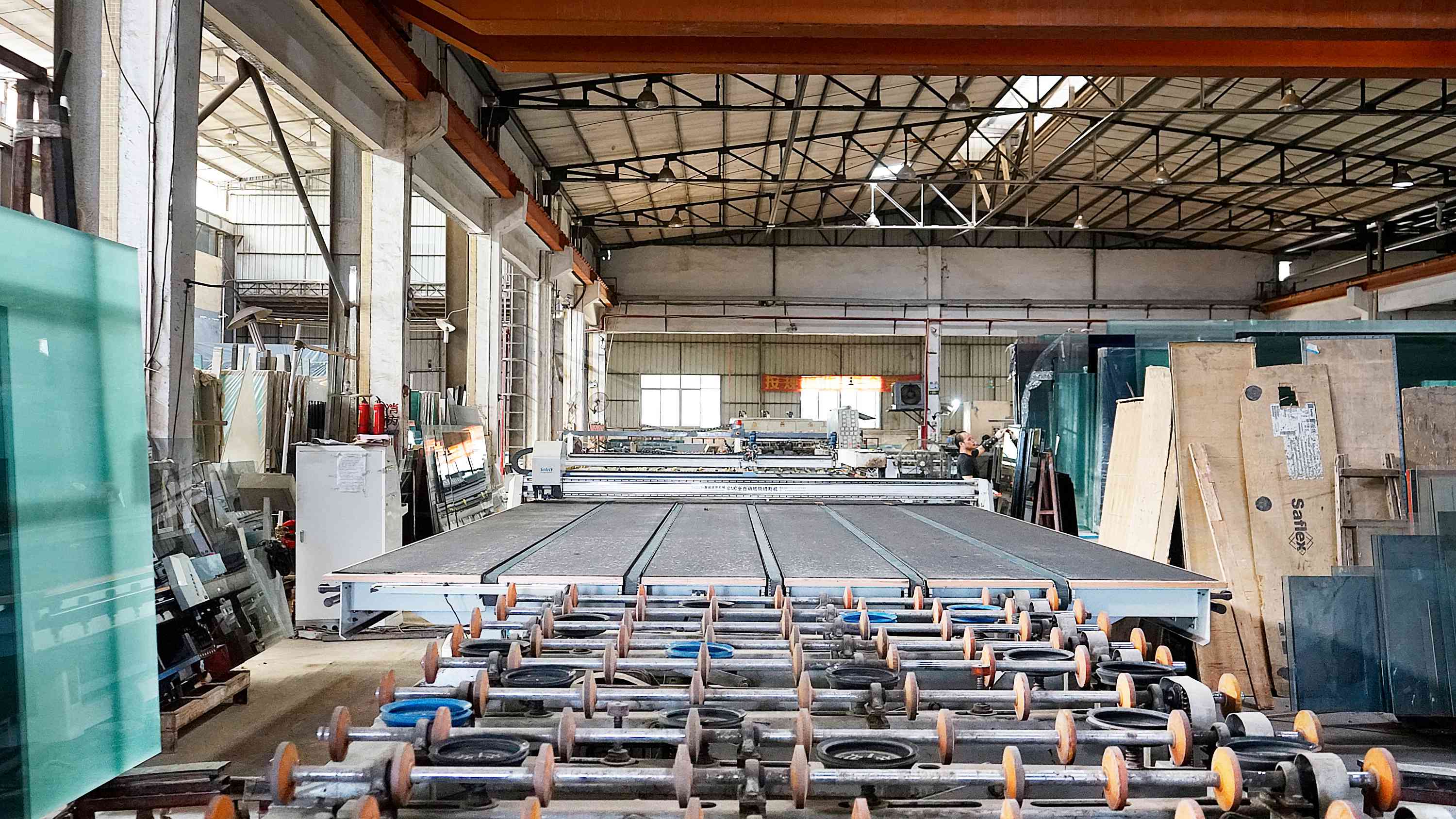 Automatic oversized glass cutting line